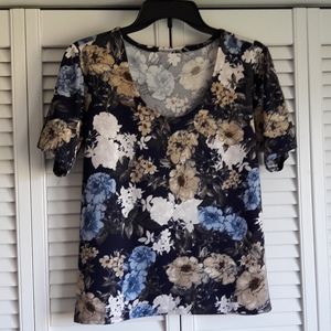 NWOT Floral Print Short Sleeve Top.